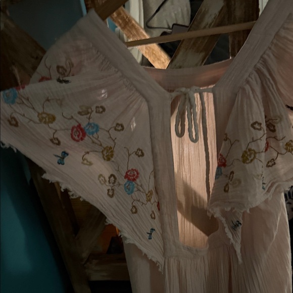 Anthropologie dusty Pink Blouse with Colorful Embroidery - Picture 5 of 6